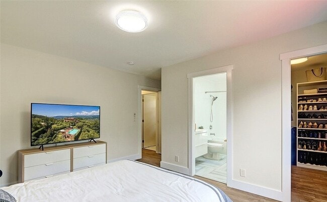 Building Photo - Beautifully remodeled 4bd, 3ba home in EVE...