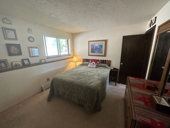 Building Photo - WINTER RENTAL-Buffalo Ridge Condo -  Immac...