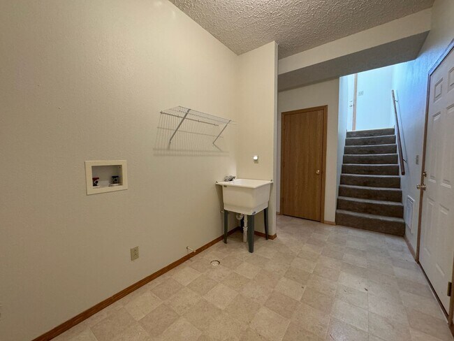 Building Photo - Charming 3-Bed, 2-Bath Home Just Minutes from Fort Leonard Wood!