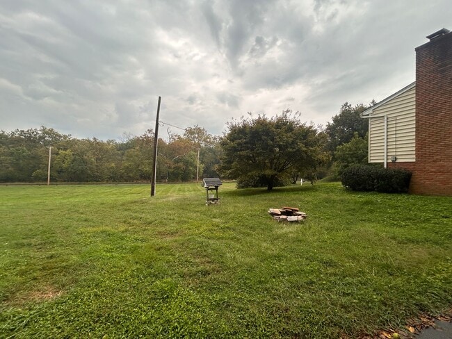 Building Photo - 4-Bedroom, 2-Bathroom Home In Lancaster!