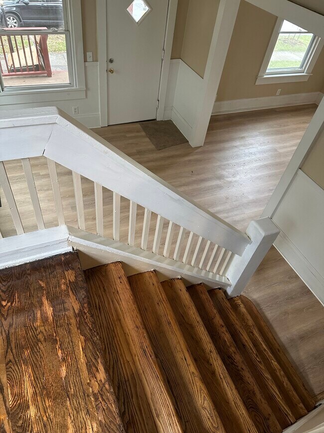 Building Photo - 297 Cedarwood Ter