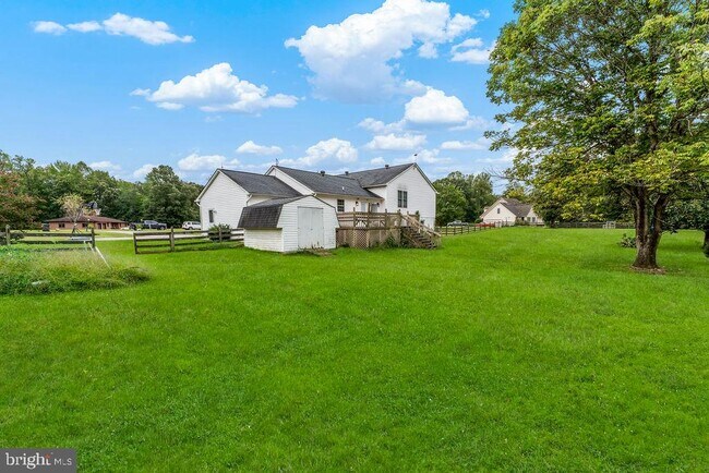 Building Photo - 5285 Stowe Ln