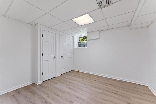 Building Photo - 25 Saxon Wood Rd
