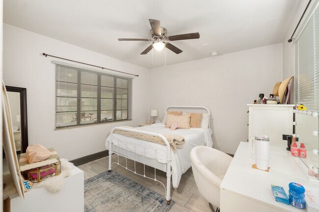 Building Photo - 5 NW 26th St