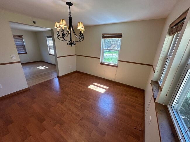 Building Photo - Charming 2BD/1BA Townhome in Burlington’s New North End