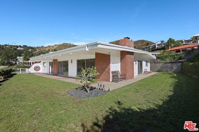 Building Photo - 1340 El Hito Cir