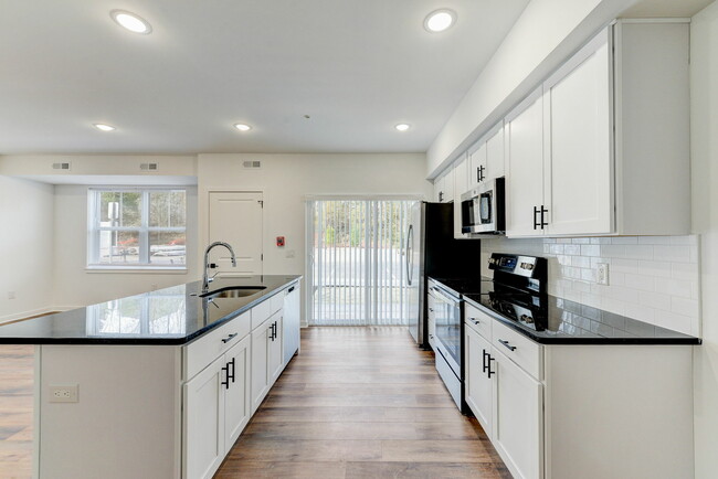 Fully Equipped Kitchen - Alcove at Forest Lane