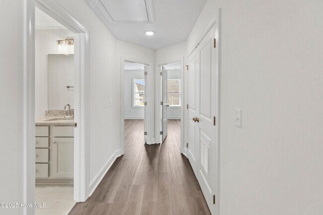 Building Photo - 1408 Hartley Ln