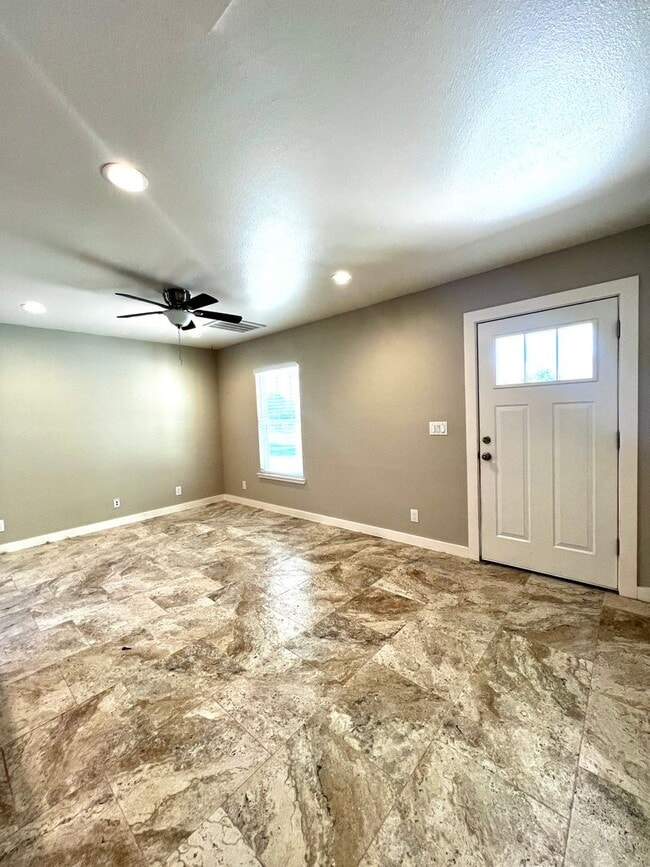 Building Photo - Riverside Bungalows 1/1