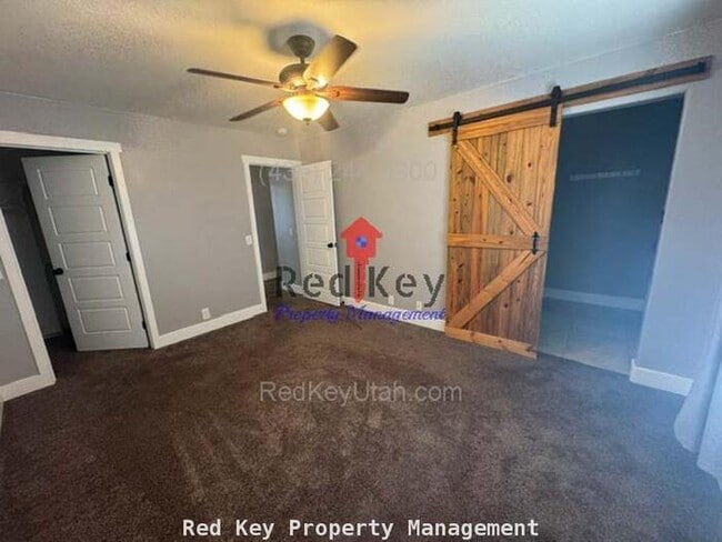 Building Photo - 176 Country Club Dr