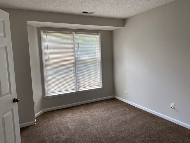 Building Photo - 6234 Rosecroft Dr