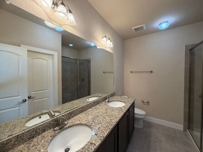 Building Photo - Great Location ~ Fabulous Townhome in New Braunfels 3/2.5 ~ Minutes from Gruene ~ Move in Ready!