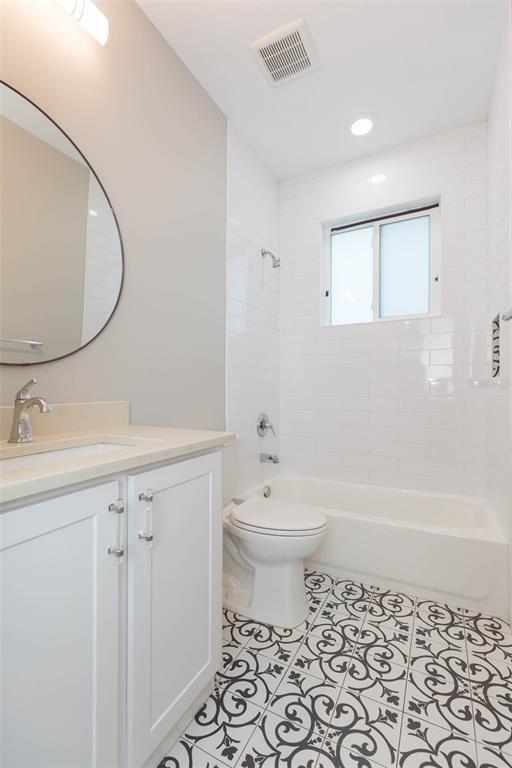 Building Photo - 218 W Jean St