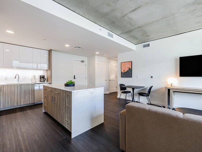 Primary Photo - 1550 NW Naito Pkwy