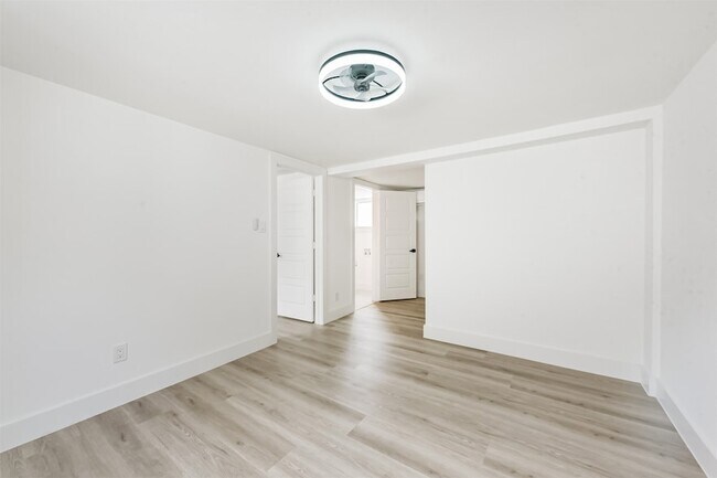 Building Photo - 4605 Norhill Blvd