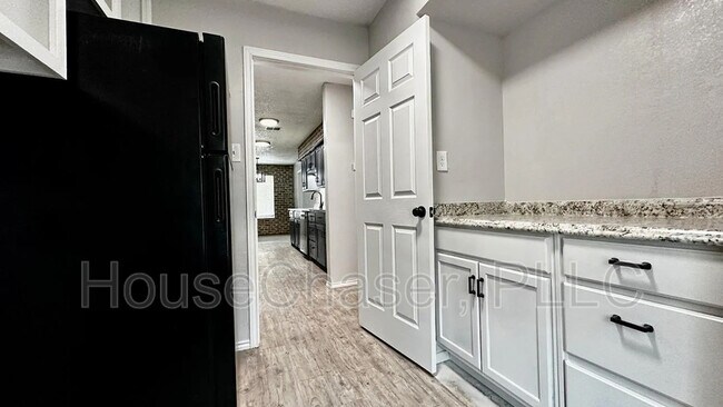 Building Photo - 611 Ironton Ave