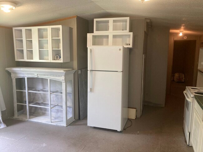Building Photo - 23481 Redwood Dr