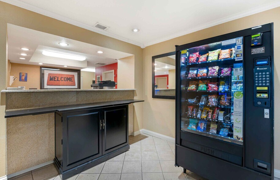 Building Photo - Furnished Studio-Chicago - Schaumburg - Convention Center