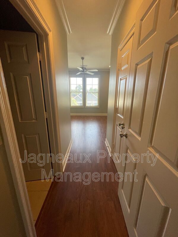 Building Photo - 102 Hargrave Dr