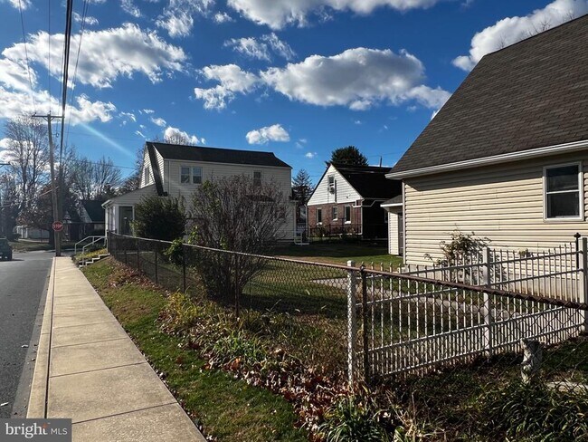 Building Photo - 770 S Lincoln St