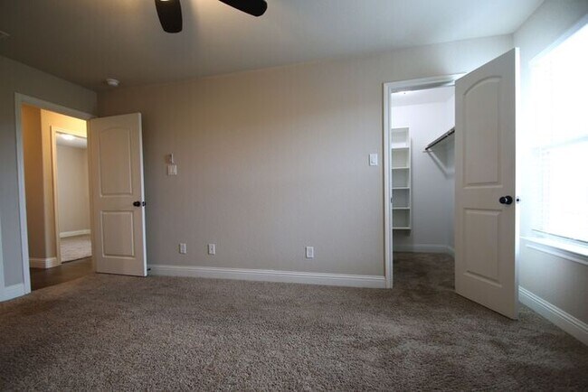 Building Photo - No Water Bill. No Lawn Care. Just Move In. | 3BD/2BA Duplex in Weatherford TX | Ready Now — Act F...