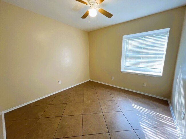 Building Photo - 5615 Lynngate Dr