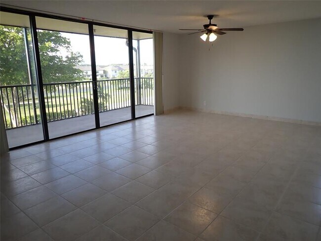 Building Photo - 106 Lake Emerald Dr
