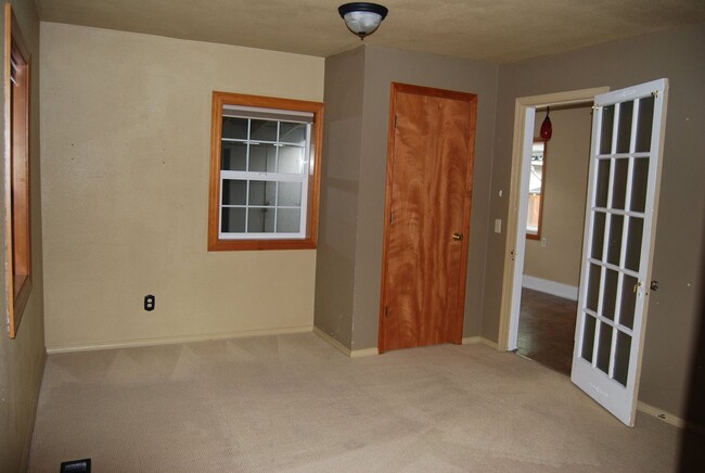 Building Photo - 3 Bedroom 2 Bath Home Newberg OR