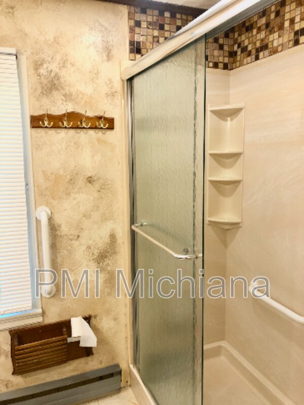 Building Photo - 52554 Kenilworth Rd