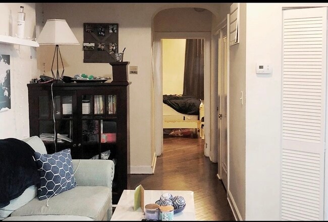 Building Photo - 3325 N Lakewood Ave