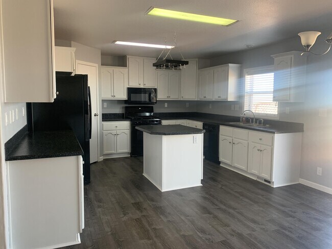 Building Photo - 3838 Sunny Glen Ln