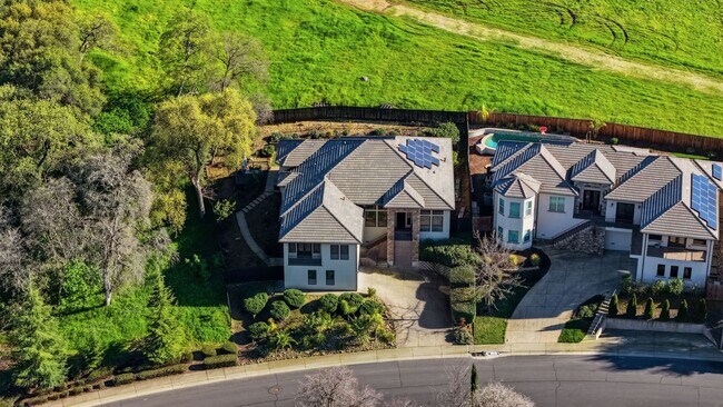 Building Photo - 3813 Calverhall Way