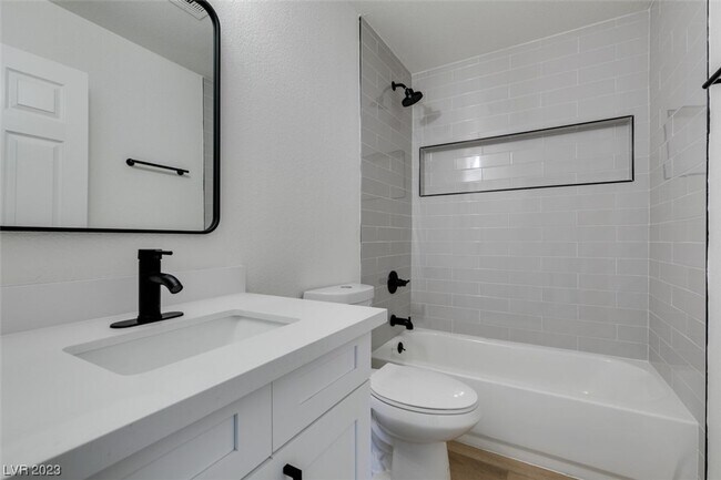 Building Photo - 598 Jackson Dr