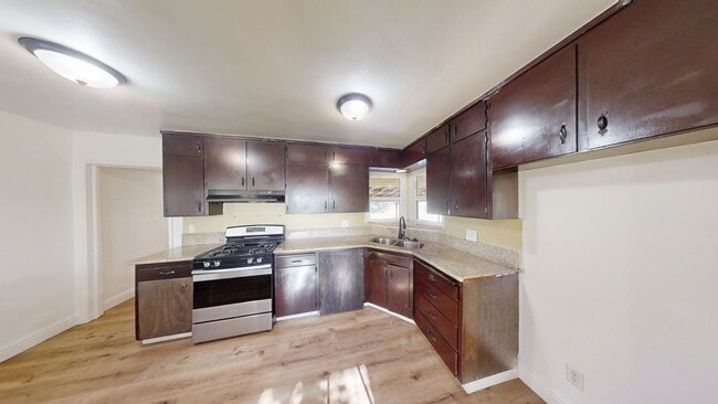 Building Photo - Fresh 3BR/2BA • Pet Friendly • Garage • Mo...