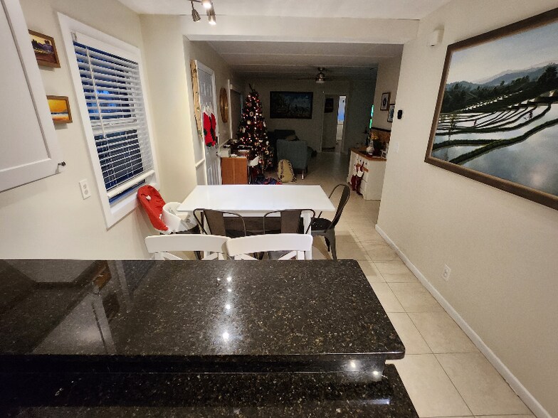 Building Photo - 305 3rd St