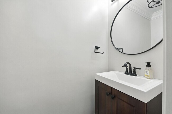 Building Photo - 11109 Ravine Dr
