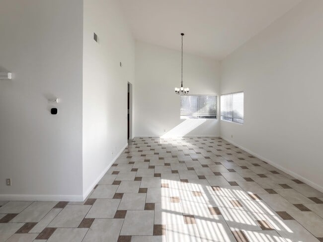 Building Photo - 2 Story, 3-Bedroom POOL + SOLAR Home in Wi...