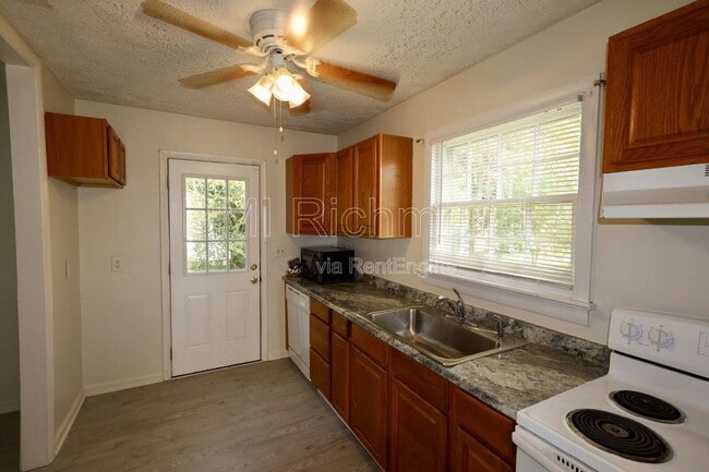 Building Photo - 204 North Juniper Ave