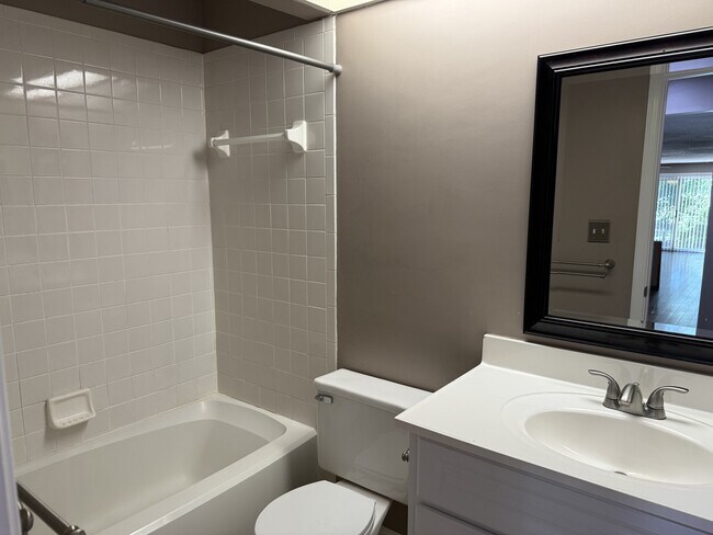 Building Photo - 1301 Eagles Trace Path