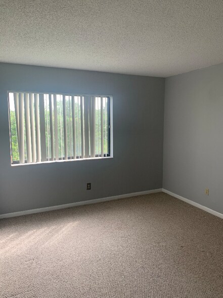 Building Photo - 770 NW Fork Rd