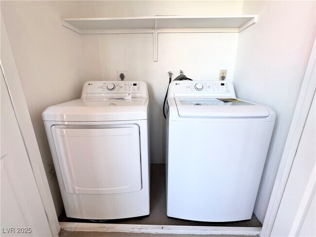 Building Photo - 5161 River Glen Dr