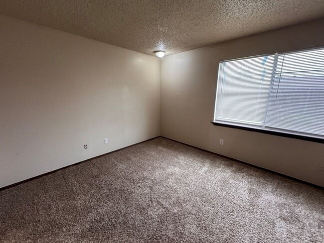 Building Photo - 2 bed duplex with 1 1/2 baths, bonus room and a 1 car garage for lease in SW OKC! (no fenced yard)
