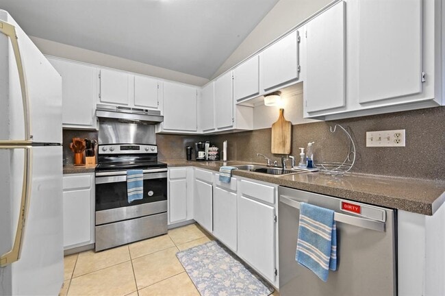 Building Photo - 11728 Norwegian Wood Dr