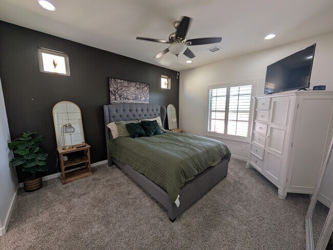 Building Photo - 6141 Hidden Psge Ave