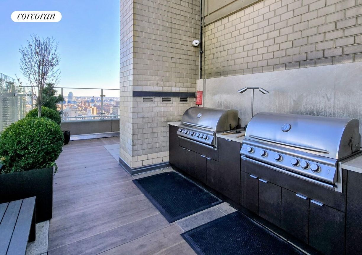 Building Photo - 280 Park Ave S