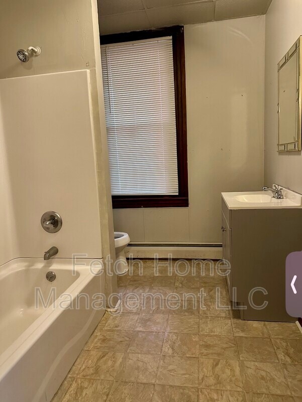 Building Photo - 816 Church St