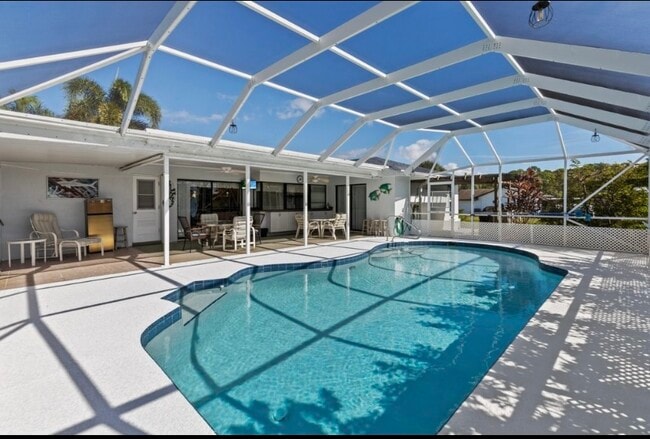 Building Photo - 980 SE Breakwater Ave