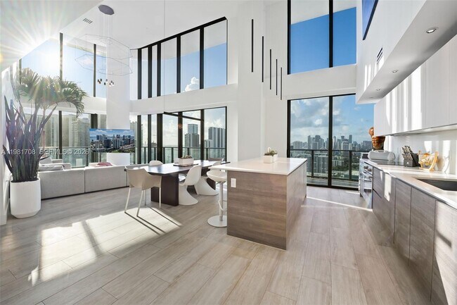 Building Photo - 121 NE 34th St