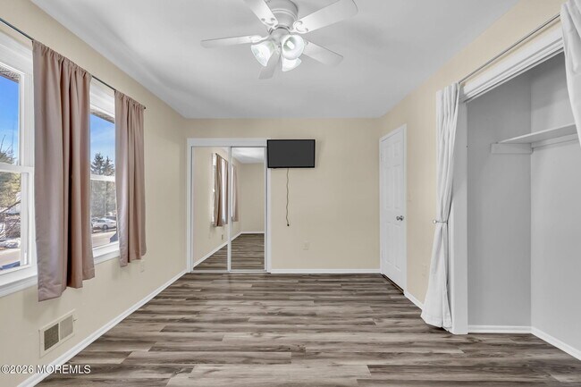 Building Photo - 390 Crawford St