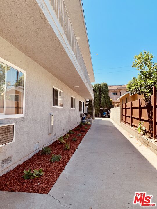 Building Photo - 1163 N Raymond Ave